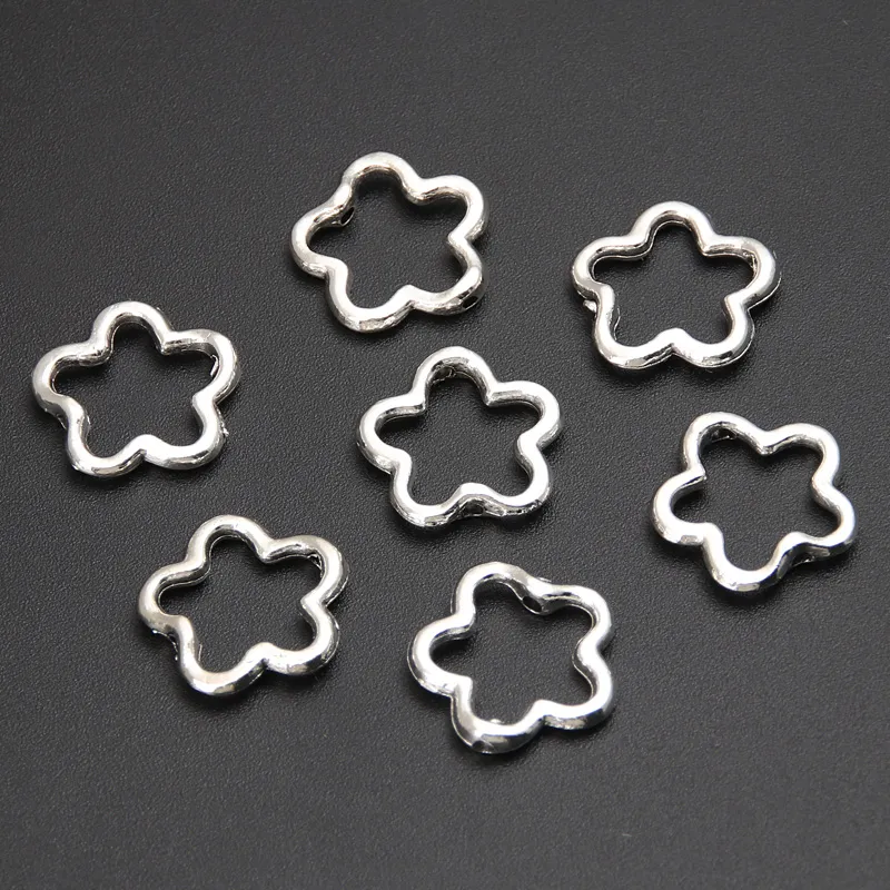 실버 색상 16x15mm 귀여운 할로우 꽃의 매력 커넥터 펜던트 DIY 수제 금속 합금 보석 만들기 용품
